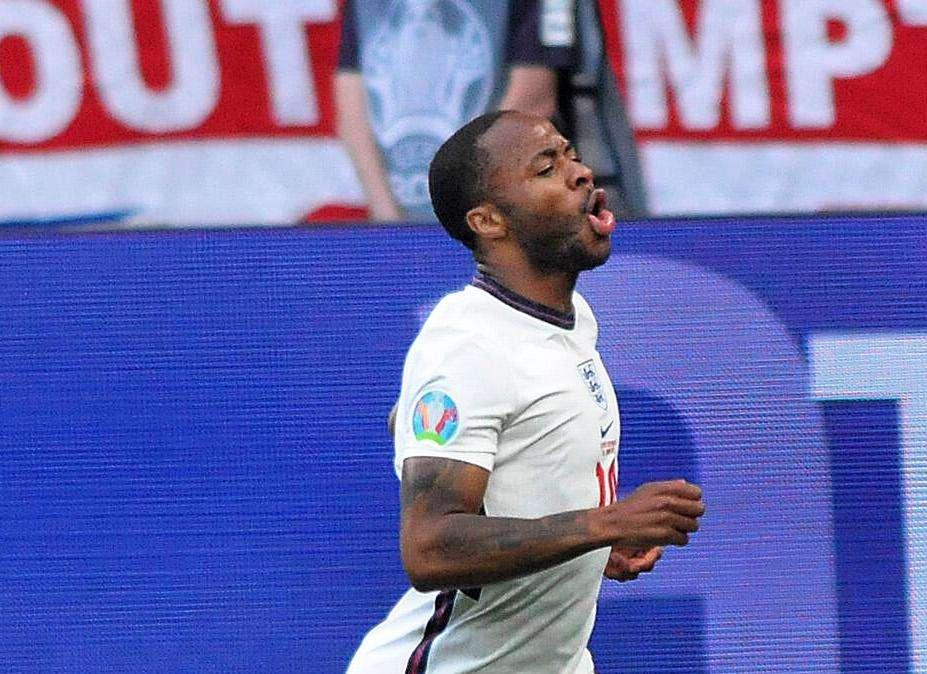 PREMIER LEAGUE - Sterling not keen on a move to Spurs in Kane deal