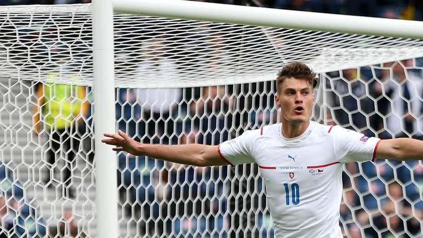 BUNDESLIGA - Six clubs turning up after Leverkusen hitman Schick