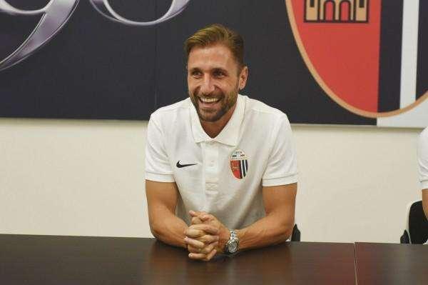 Valentini: “Nel gruppo c’è tanta concorrenza ma prima viene la salvezza”