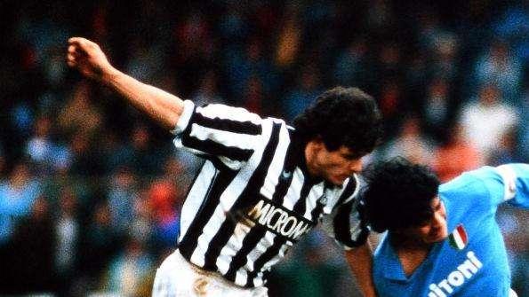 Morte Maradona: al Del Duca la sua prima espulsione in Serie A