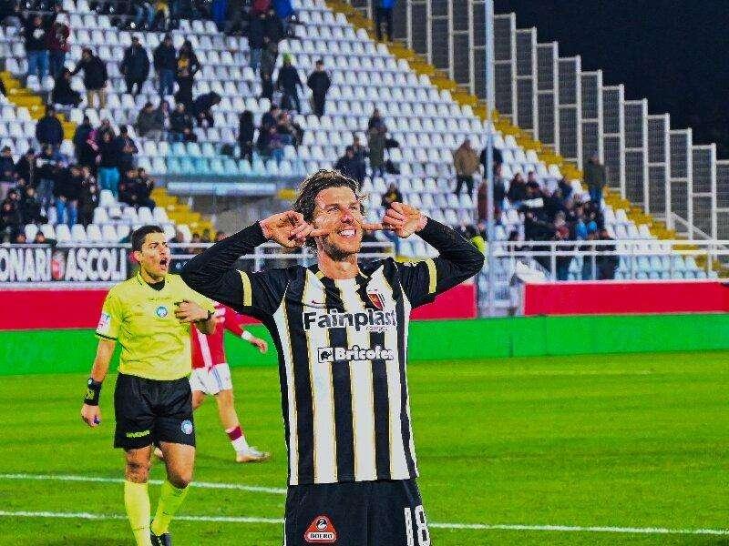 UFFICIALE - Corazza rinnova fino al 2027