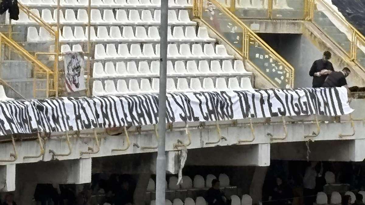 "Piazza pulita": la Nord insorge, la stagione dell'Ascoli finisce tra rabbia e dolore