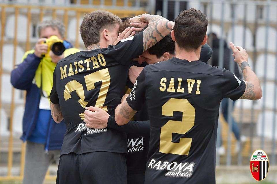 Ascoli, riprendere il cammino e poi testa al mercato 