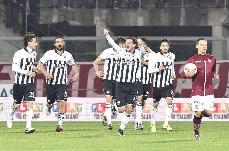 Riprendere la corsa salvezza contro un Avellino ferito