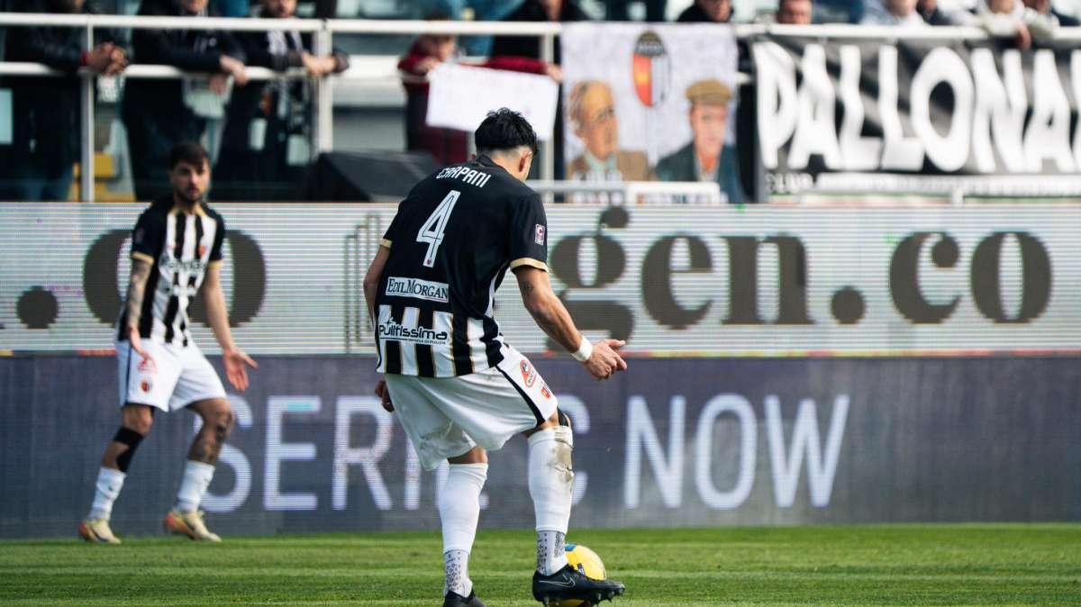 Ascoli, possibile cambio di rotta sul mercato: Carpani può restare e diventare leader dello spogliatoio