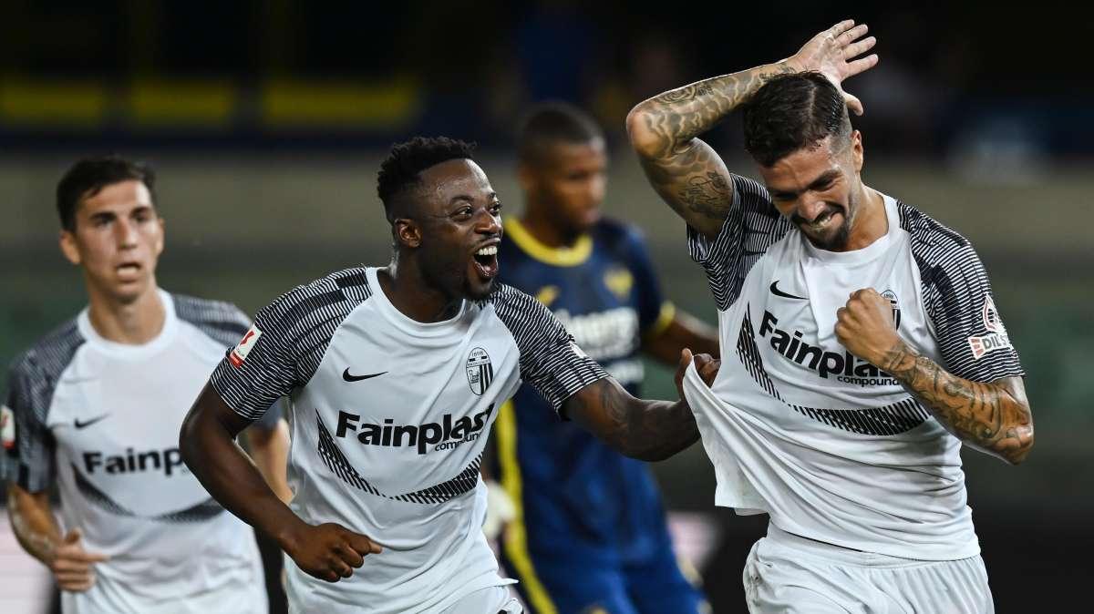 Ascoli verso l'esordio in campionato tra campo e mercato