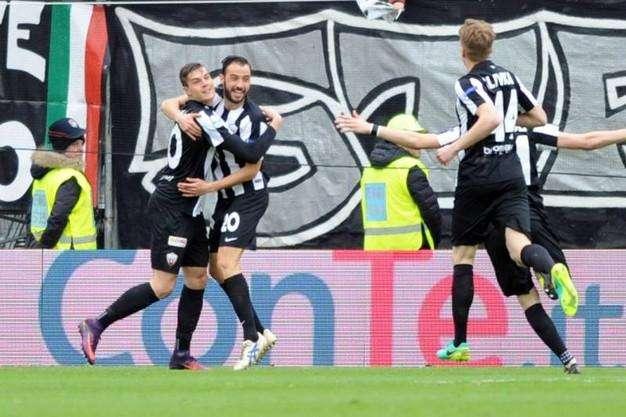 L'Ascoli conquista la salvezza al San Nicola