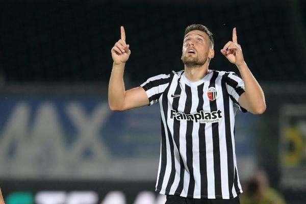 Ascoli, esperienza e futuro nei piedi di Eric Botteghin 