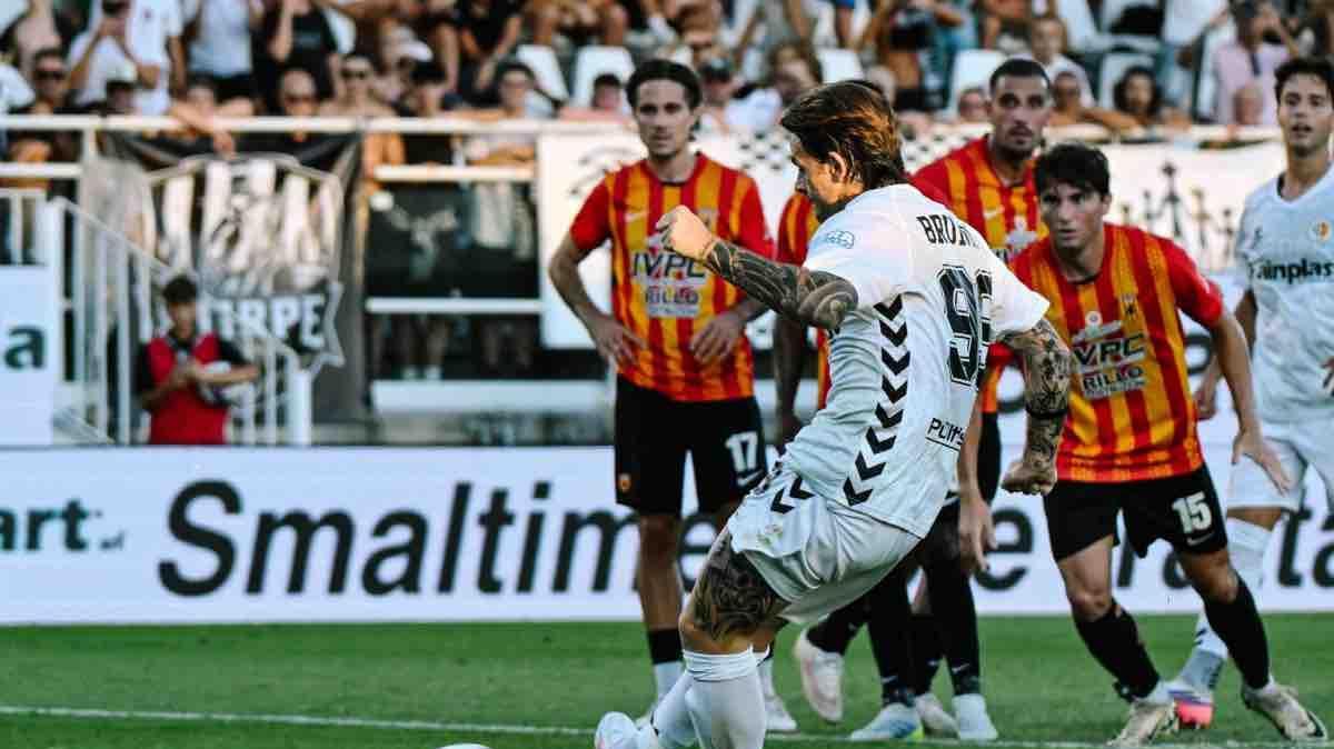 VAR, rigori e suspense: Ascoli-Benevento vietata ai deboli di cuore