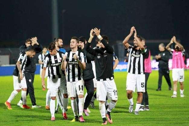 Cacia, Bianchi, il gruppo e i tifosi: l'Ascoli riparte dalle sue certezze