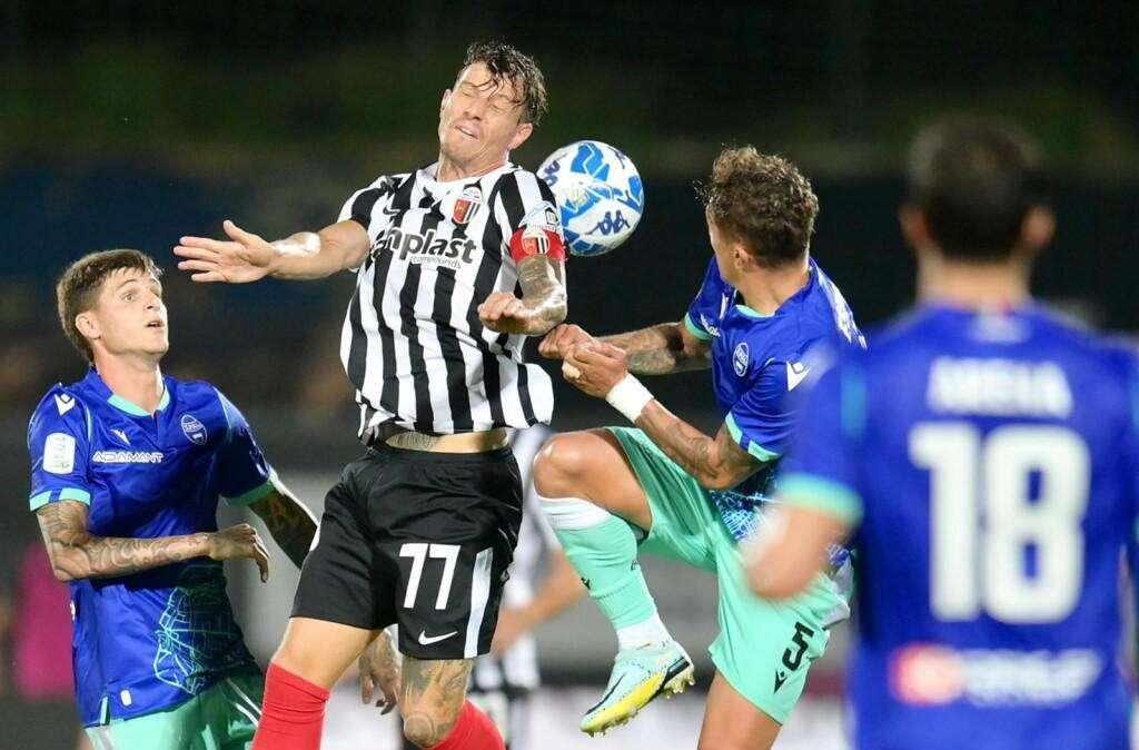 Cagliari-Ascoli, i convocati di Breda: tornano Buchel e Adjapong 