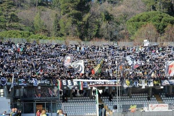 Cagliari-Ascoli, sfida che vale i playoff: i precedenti tra Casteddu e Picchio 