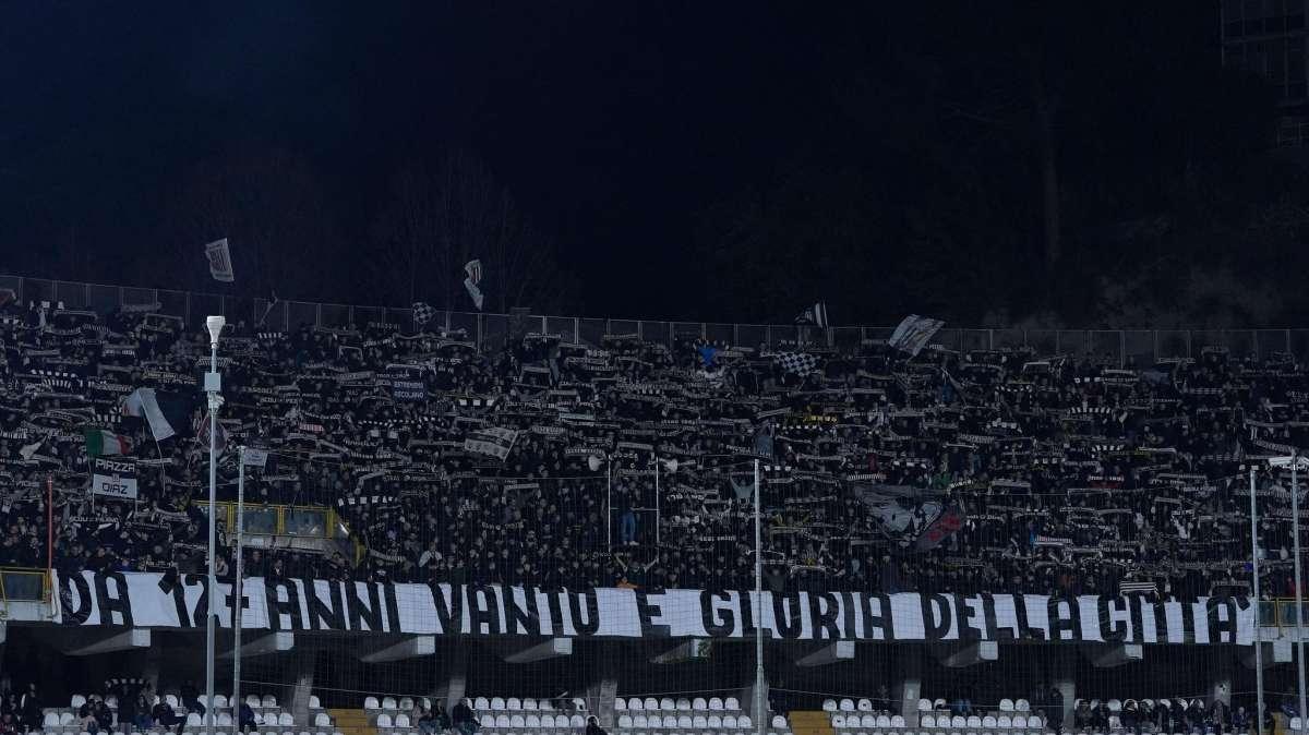 Ascoli, il dodicesimo uomo fa la differenza: una tifoseria da Serie B spinge i bianconeri verso la vetta