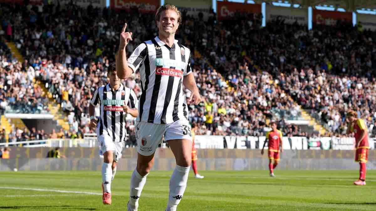L’Ascoli vola al secondo posto e lancia la sfida: miglior attacco del girone e scontri diretti decisivi