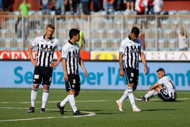 Crollo Ascoli: il Livorno vince 3-1 al Del Duca