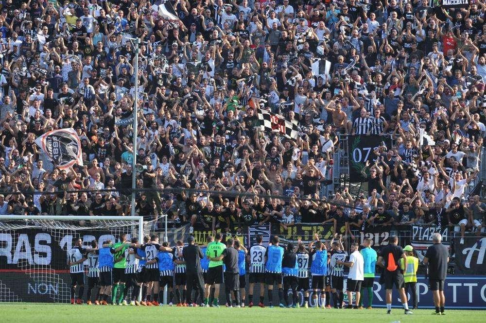 CorrAdriatico - Tifosi bianconeri tra i migliori della B