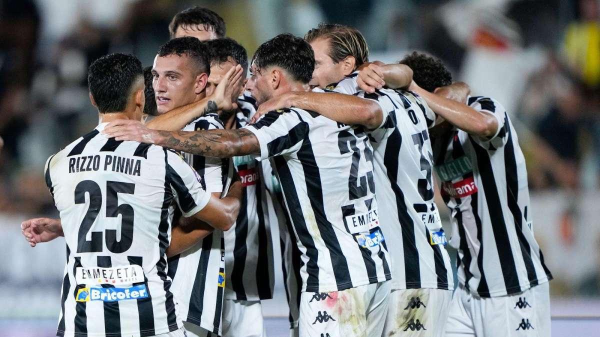 Ascoli, l’imbattibilità che profuma di rinascita: il Picchio tra entusiasmo, identità e sogni di gloria