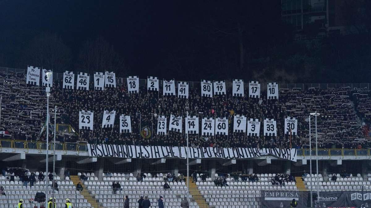 Il “dodicesimo uomo” dell’Ascoli: il pubblico bianconero trascina la squadra nel momento decisivo della stagione