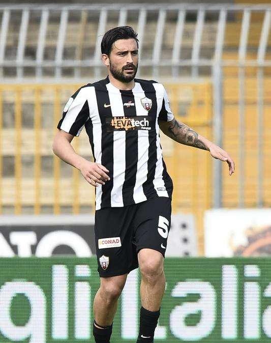 Mengoni: "Dispiace perdere cosi e per i tifosi"