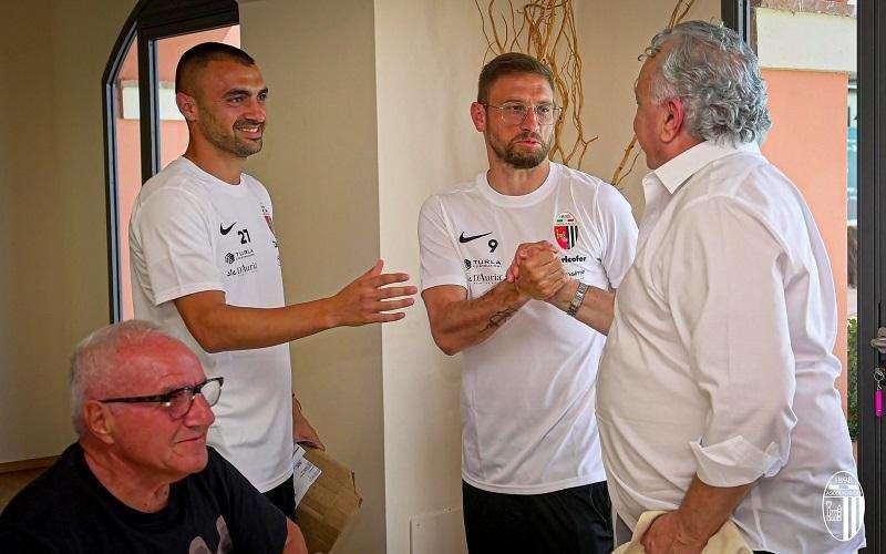 Ascoli Calcio, Pulcinelli fa visita alla squadra nel ritiro di Cascia 
