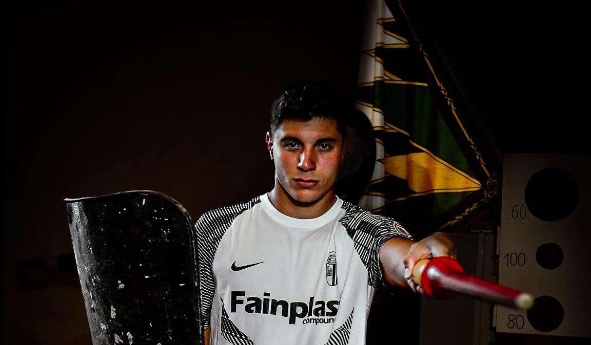 Ascoli Calcio, la terza maglia è presentata da Kevin Haveri - FOTO
