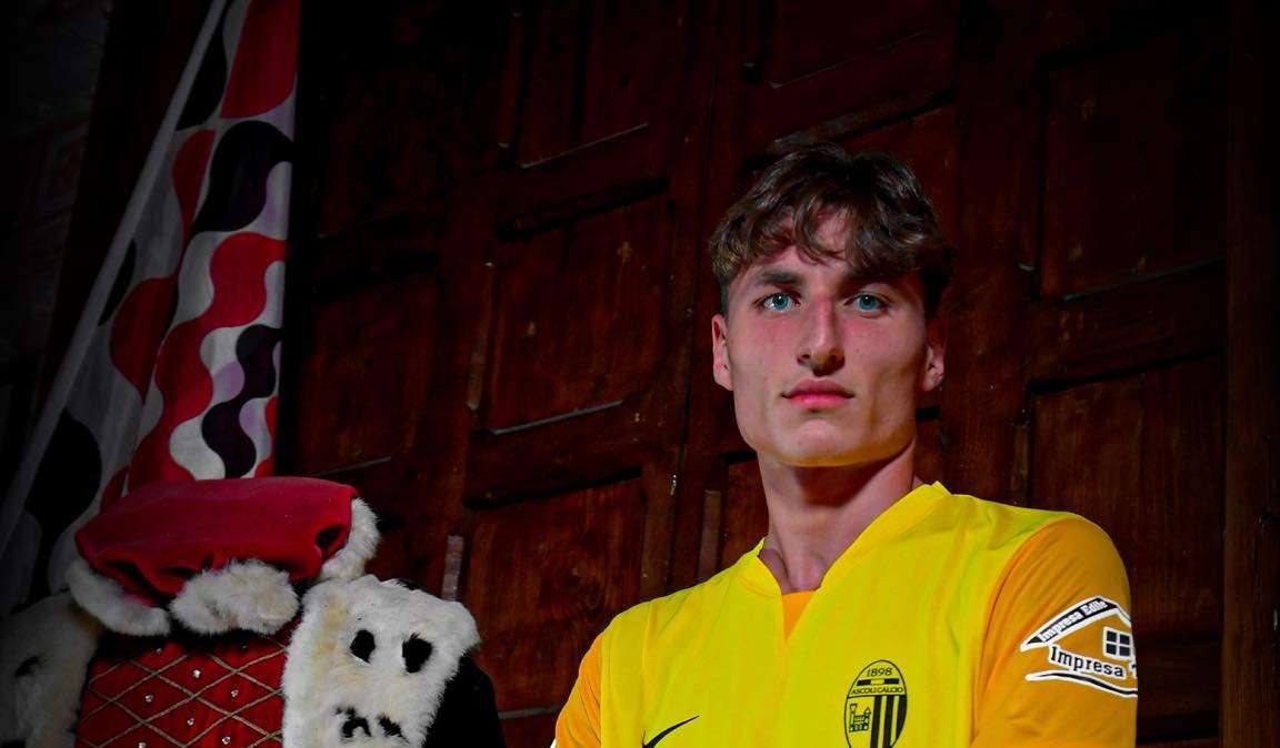 L'Ascoli svela una nuova maglia da portiere per la stagione 2023/24 - FOTO