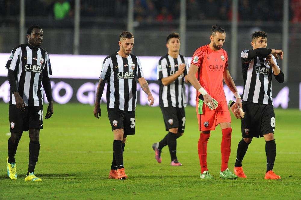 Crollo Ascoli, al Del Duca fa festa la Salernitana 