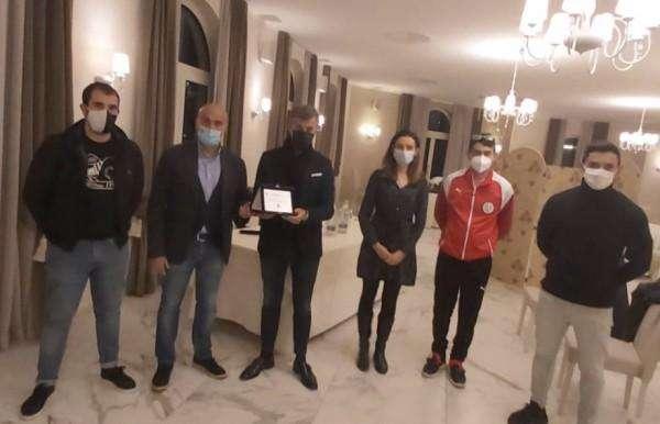 DG Ducci e DS Bifulco hanno ritirato una targa di riconoscimento per l’impegno sociale del Club