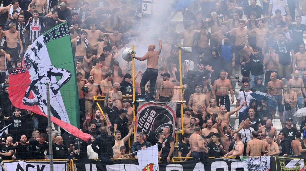 A Terni senza tifosi: solo 150 biglietti all’Ascoli, il calcio perde la sua anima