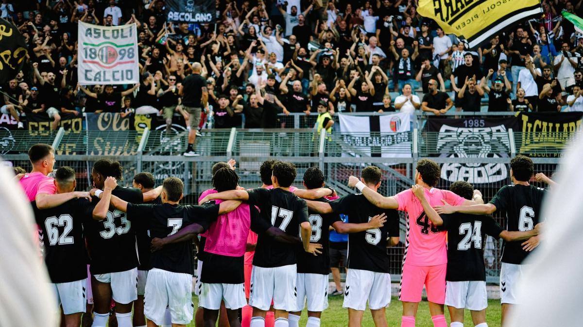L'Ascoli riparte da due certezze: il bel gioco di Tomei e una tifoseria da Serie A