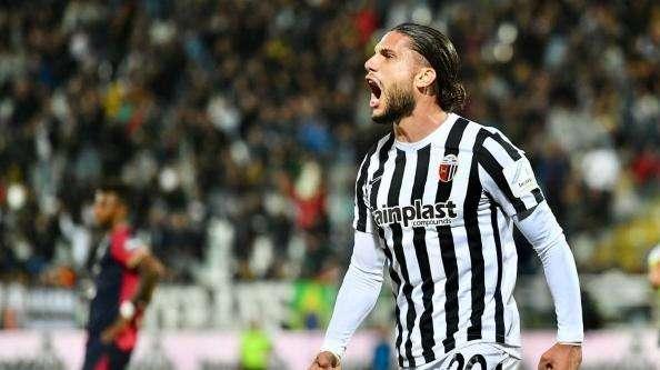 L'Ascoli si aggrappa a Mendes in campo e sul mercato