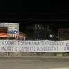 Clima rovente a Firenze, la Fiesole esplode contro la squadra: striscioni e veleni aspettando l'Atalanta