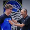 De Ketelaere è tornato a Zingonia: abbraccio con Sarri