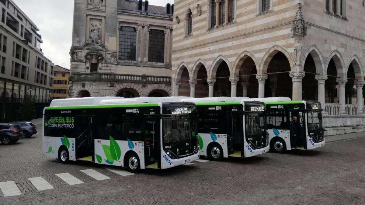 Unisciti a Arriva Italia: diventa il prossimo autista di Autobus e guida il futuro della mobilità!