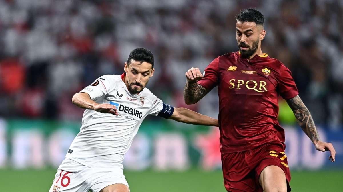 L'autogol di Mancini risponde alla rete di Dybala: Siviglia-Roma 1-1, si va ai supplementari