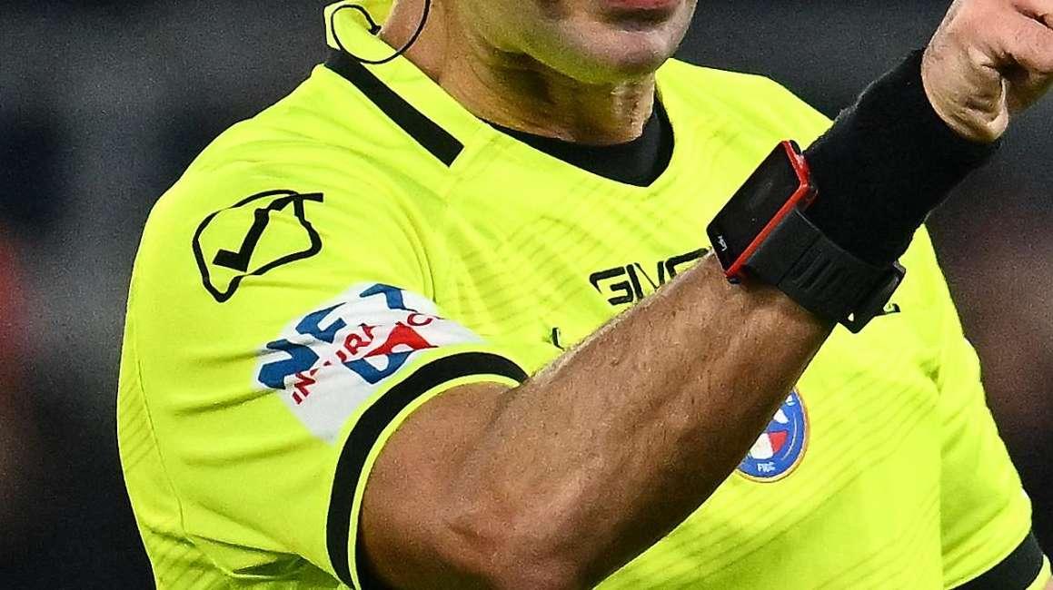 Arbitri aggrediti, il calcio dilettantistico precipita nella vergogna