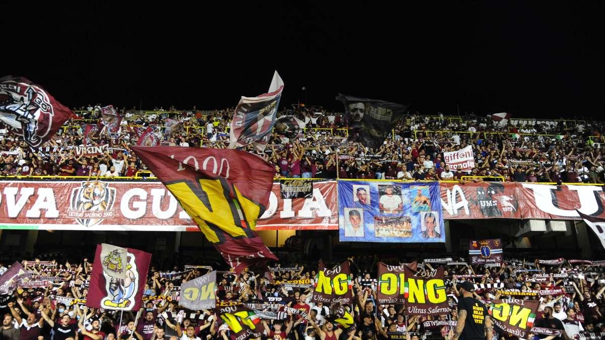 Giudice Sportivo: multata la Salernitana per il lancio di una bottiglietta verso Zapata