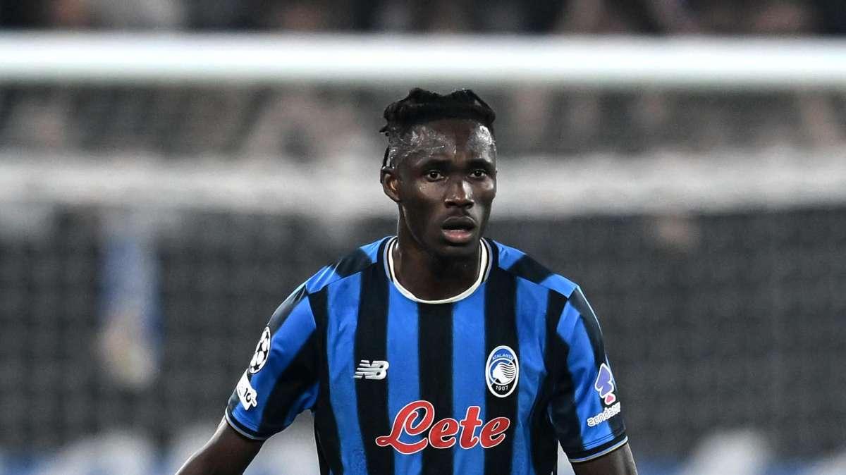 Tegola Kossounou: lesione muscolare per il difensore. Il notiziario nerazzurro