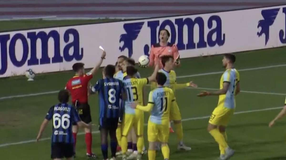 Caravaggio, doccia gelata per l'Atalanta U23: rigore, gol e rosso a Panada