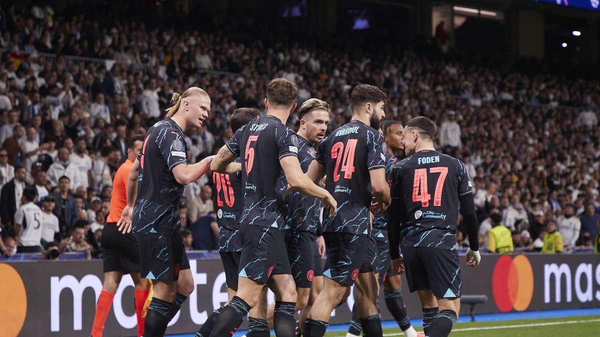 FOTO - La festa esagerata del City dopo la vittoria della Premier: giocatori ubriachi in un locale