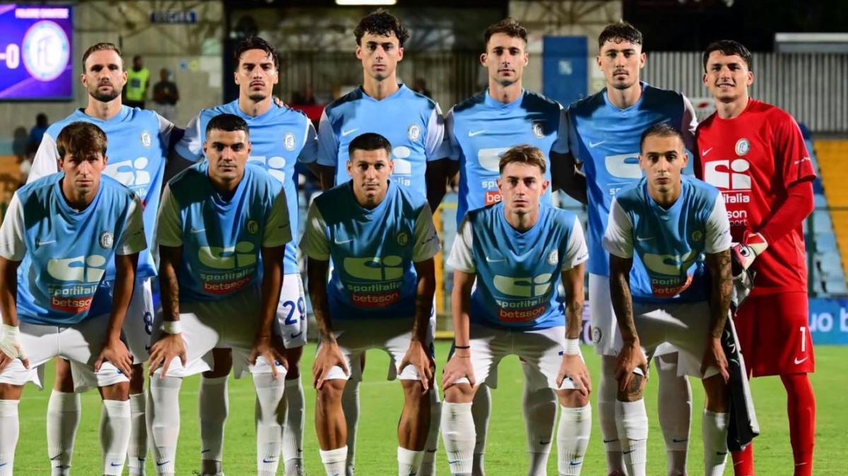 Folgore Caratese all'AlbinoLeffe Stadium: esordio a Zanica
