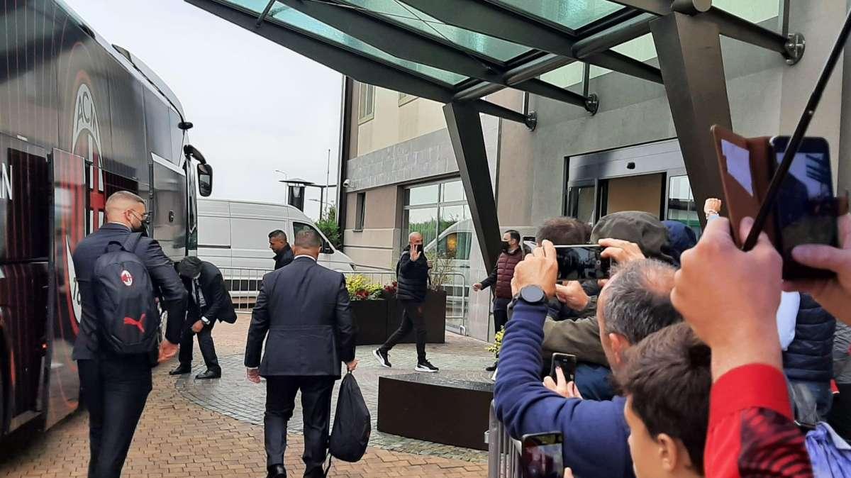 ESCLUSIVA TA - L'arrivo del Milan al Winter Garden Hotel 