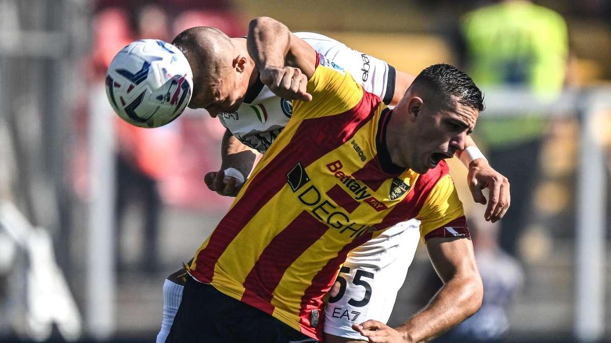 VIDEO - Il solito Krstovic risponde a Berardi, Lecce-Sassuolo 1-1, gol e highlights del match