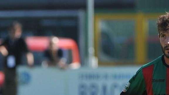 Favalli si ritira a 30 anni: "Meritavo di giocare. Ora spazio solo ad Under o raccomandati"