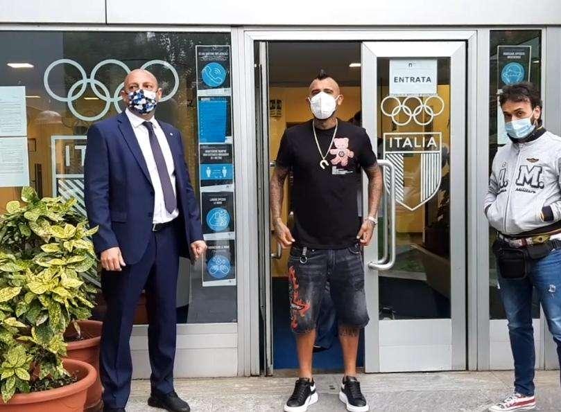  Inter, Vidal ha firmato. Il cileno ha lasciato la sede, manca solo l'annuncio