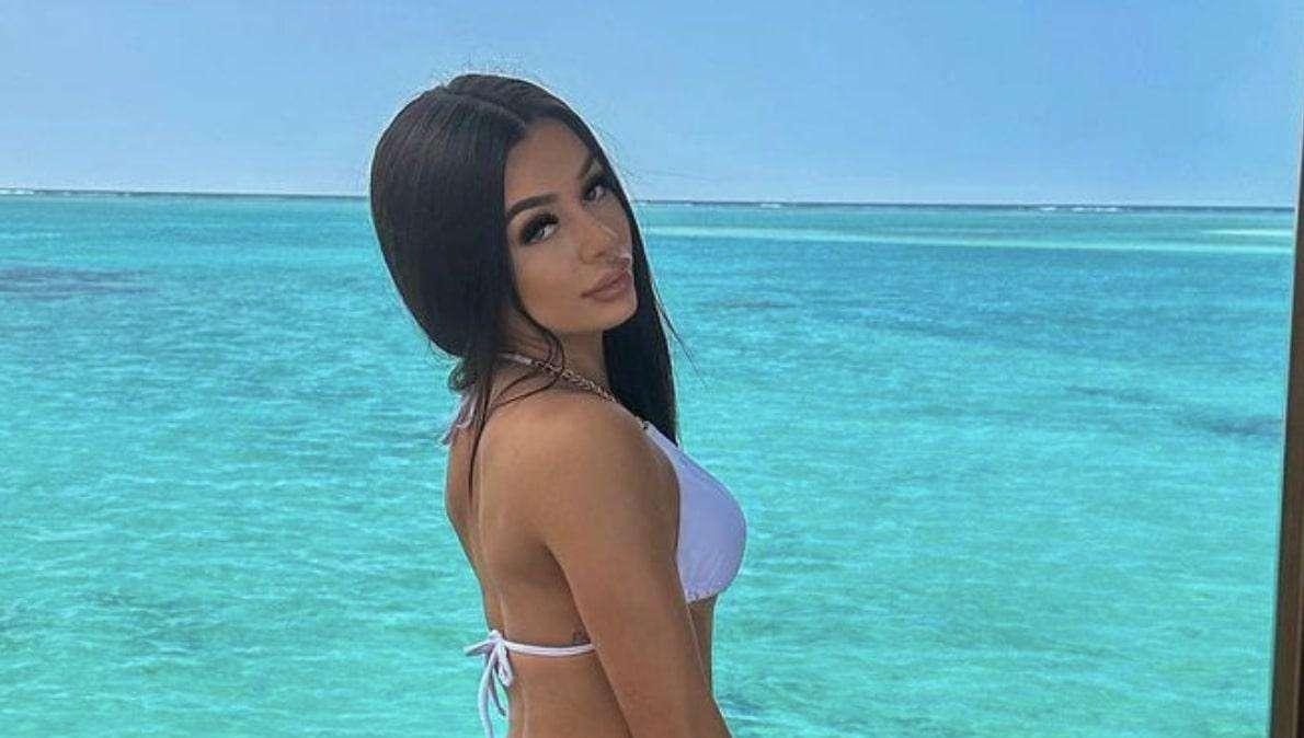 Obiettivo della Dea pizzicato con una nota attrice hard tra relax e gossip