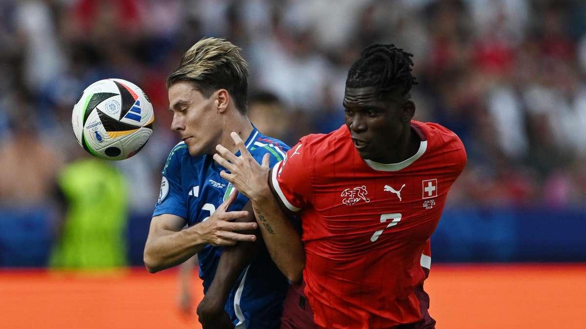 Italia, se continui così vai fuori. Comanda la Svizzera nel gioco e nel punteggio: 1-0 al 45'
