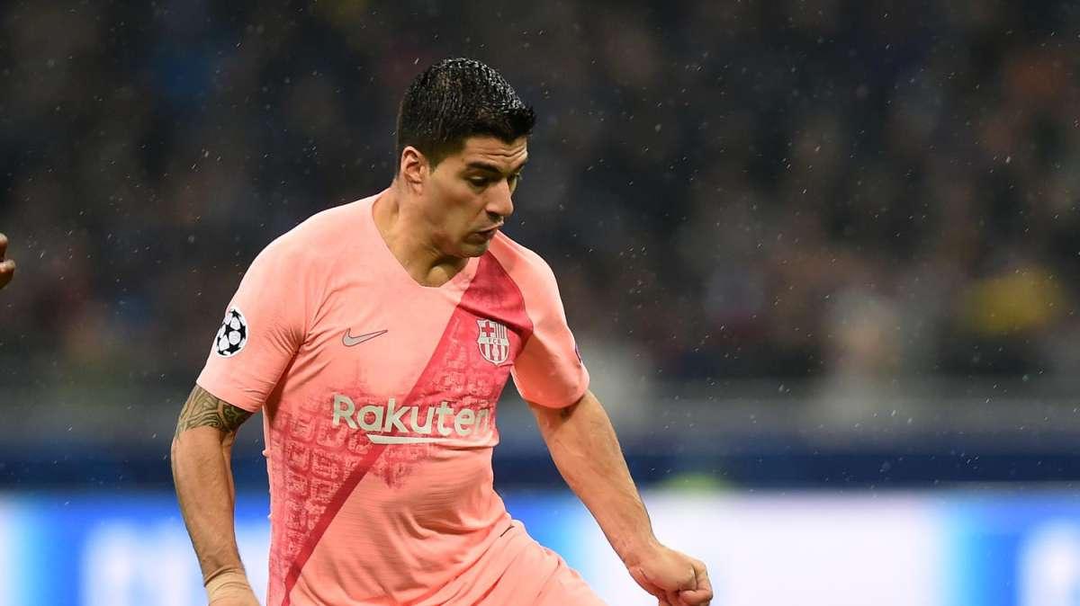 Suarez, addio al Barcellona. L'attaccante lascia in lacrime il centro sportivo