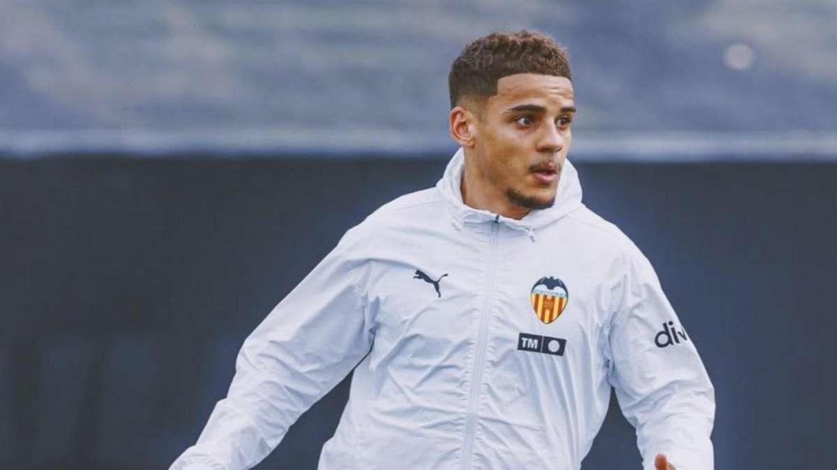 Max Aarons, il terzino che fa gola all'Atalanta: sfida con Siviglia e Leeds