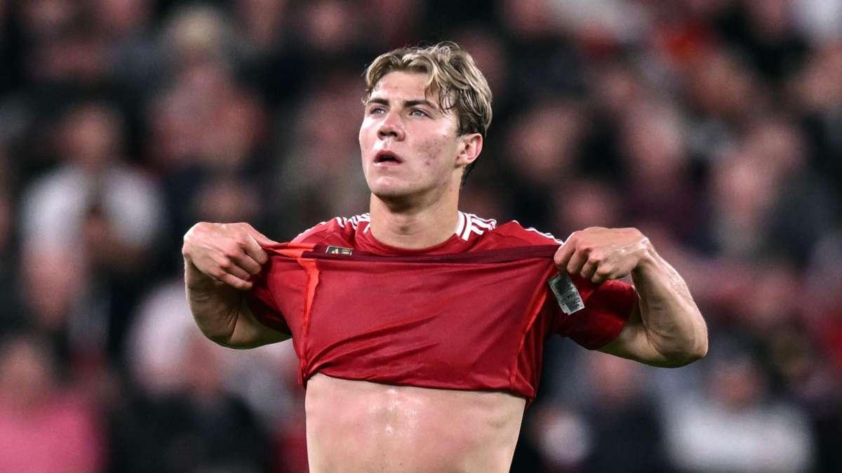 Hojlund chiude la porta al ritorno in Serie A: "Voglio restare allo United"